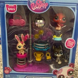 Authentic Brand new in box littlest pet shop set